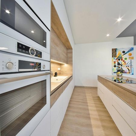 Chalupku - Luxurious Apartment 70M2 In Direct Centrum With Parking Included, Air-Conditioned, Balcony, Quiet Sleep, Best In Town Banská Bystrica Esterno foto