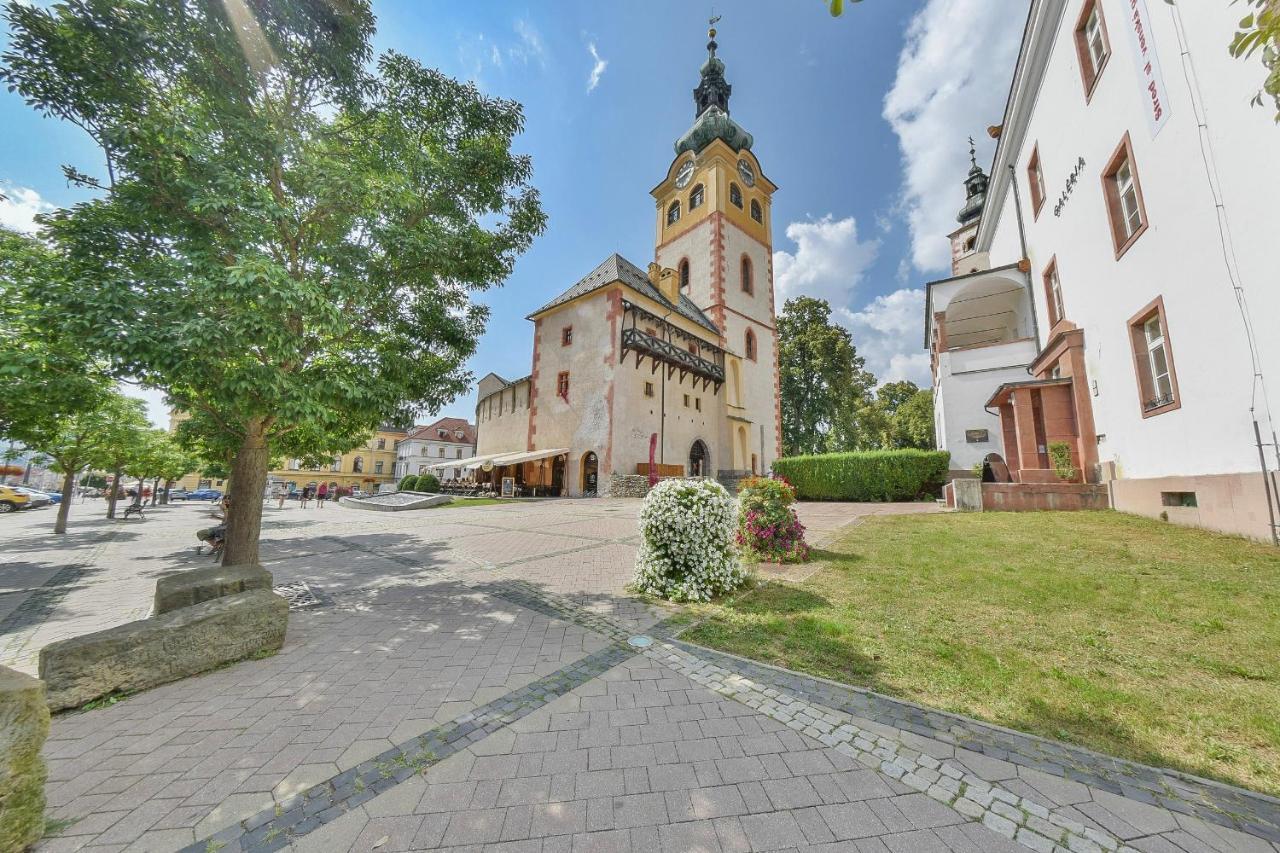 Chalupku - Luxurious Apartment 70M2 In Direct Centrum With Parking Included, Air-Conditioned, Balcony, Quiet Sleep, Best In Town Banská Bystrica Esterno foto