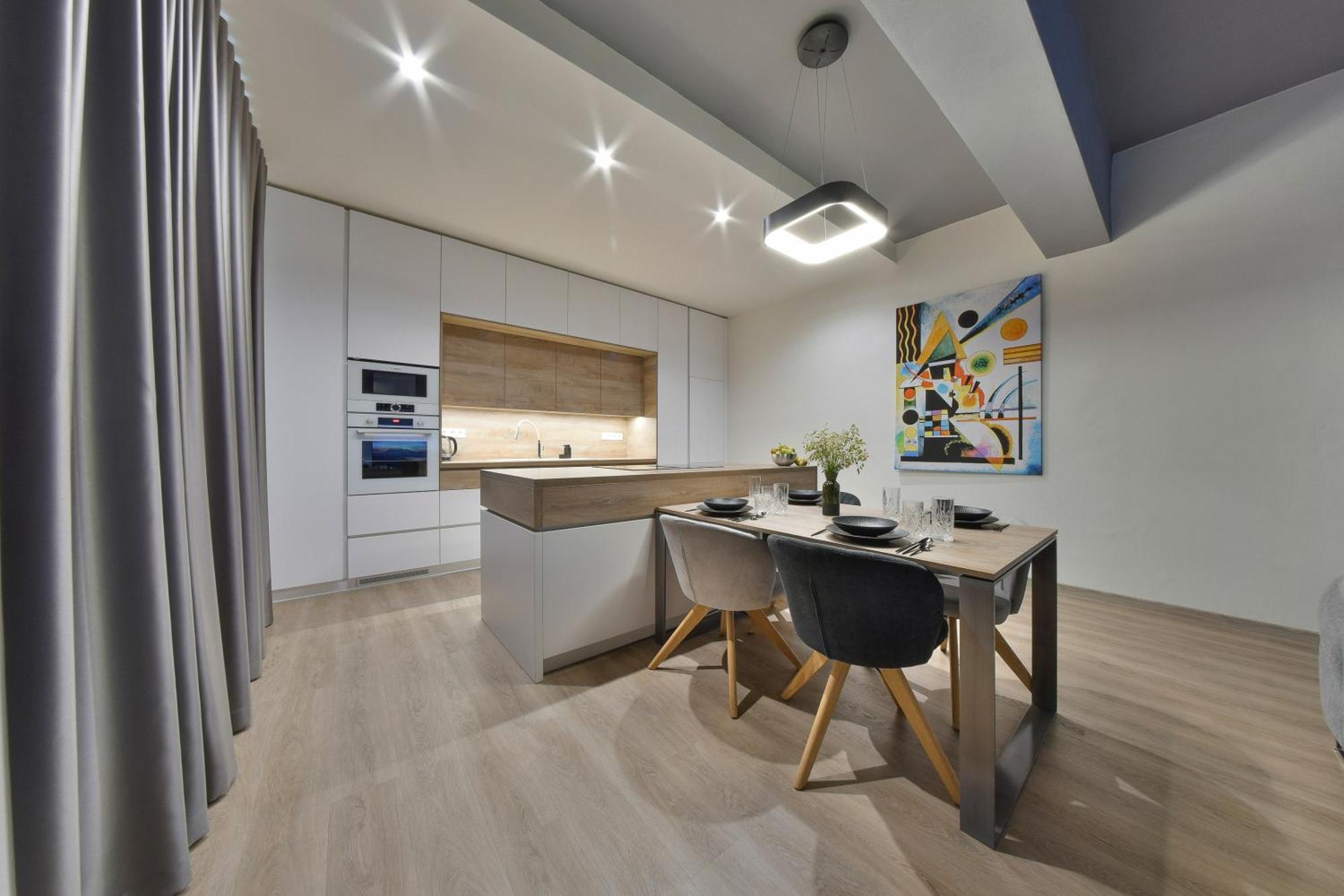Chalupku - Luxurious Apartment 70M2 In Direct Centrum With Parking Included, Air-Conditioned, Balcony, Quiet Sleep, Best In Town Banská Bystrica Esterno foto