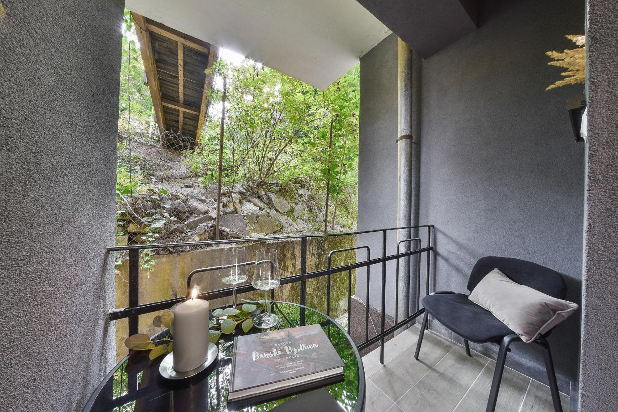 Chalupku - Luxurious Apartment 70M2 In Direct Centrum With Parking Included, Air-Conditioned, Balcony, Quiet Sleep, Best In Town Banská Bystrica Esterno foto