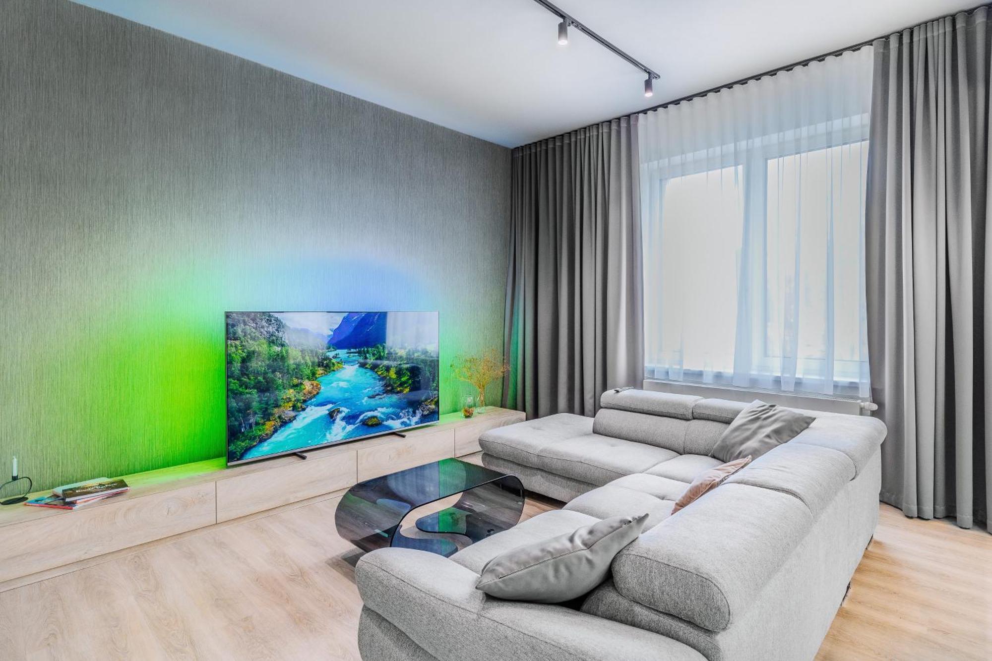 Chalupku - Luxurious Apartment 70M2 In Direct Centrum With Parking Included, Air-Conditioned, Balcony, Quiet Sleep, Best In Town Banská Bystrica Esterno foto