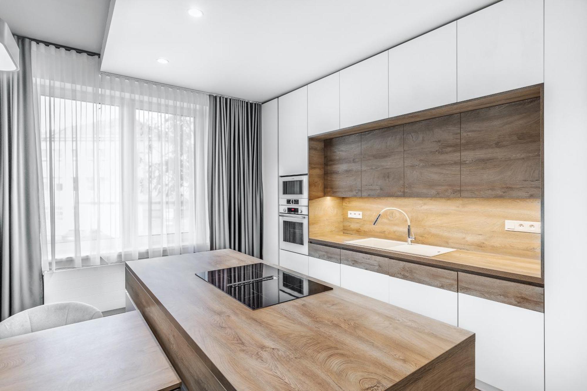 Chalupku - Luxurious Apartment 70M2 In Direct Centrum With Parking Included, Air-Conditioned, Balcony, Quiet Sleep, Best In Town Banská Bystrica Esterno foto