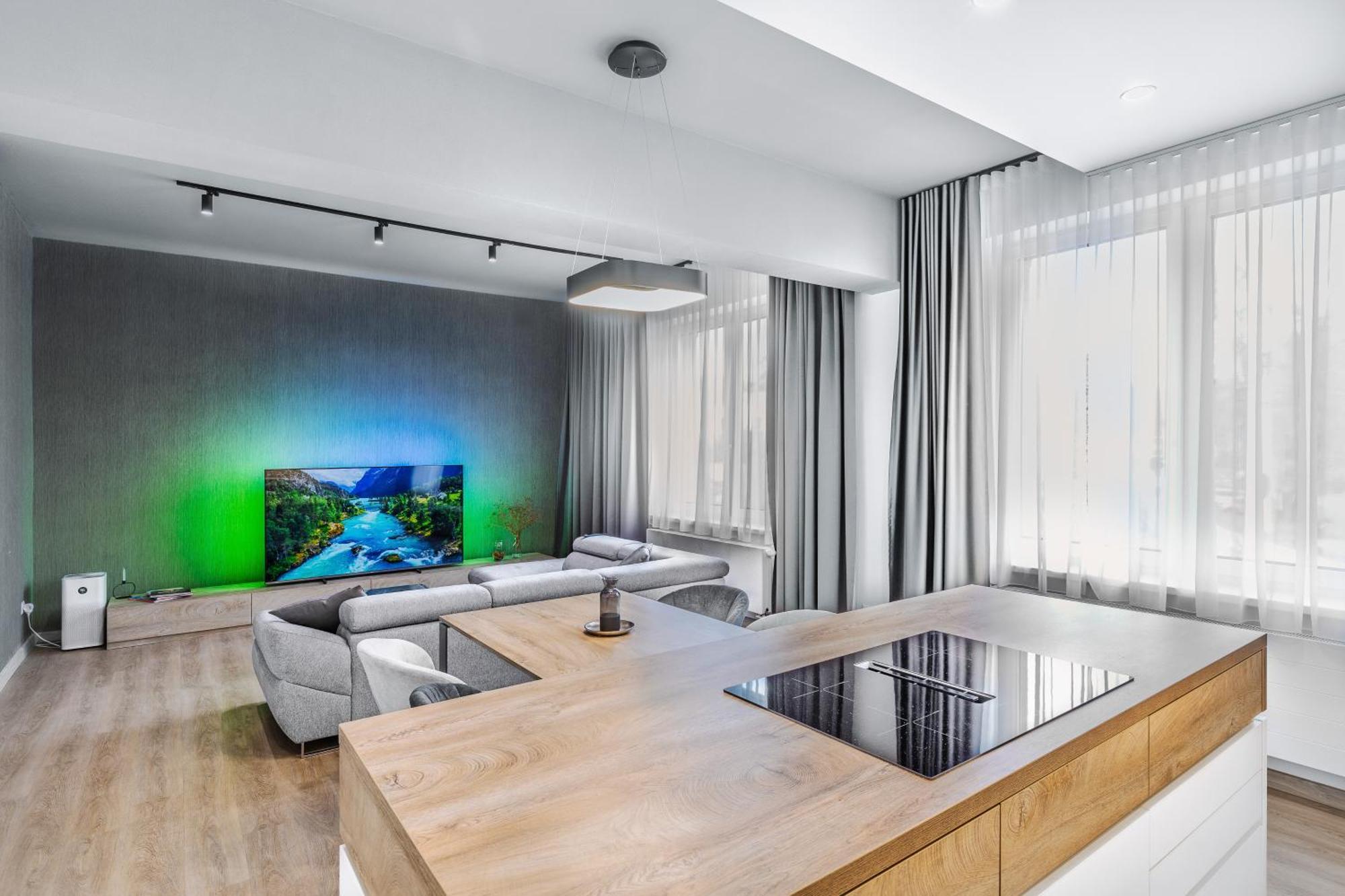 Chalupku - Luxurious Apartment 70M2 In Direct Centrum With Parking Included, Air-Conditioned, Balcony, Quiet Sleep, Best In Town Banská Bystrica Esterno foto